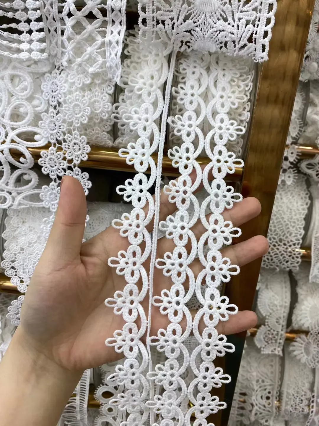 Customizable Fashionable White Milk Silk Embroidered Lace Clothing Accessories