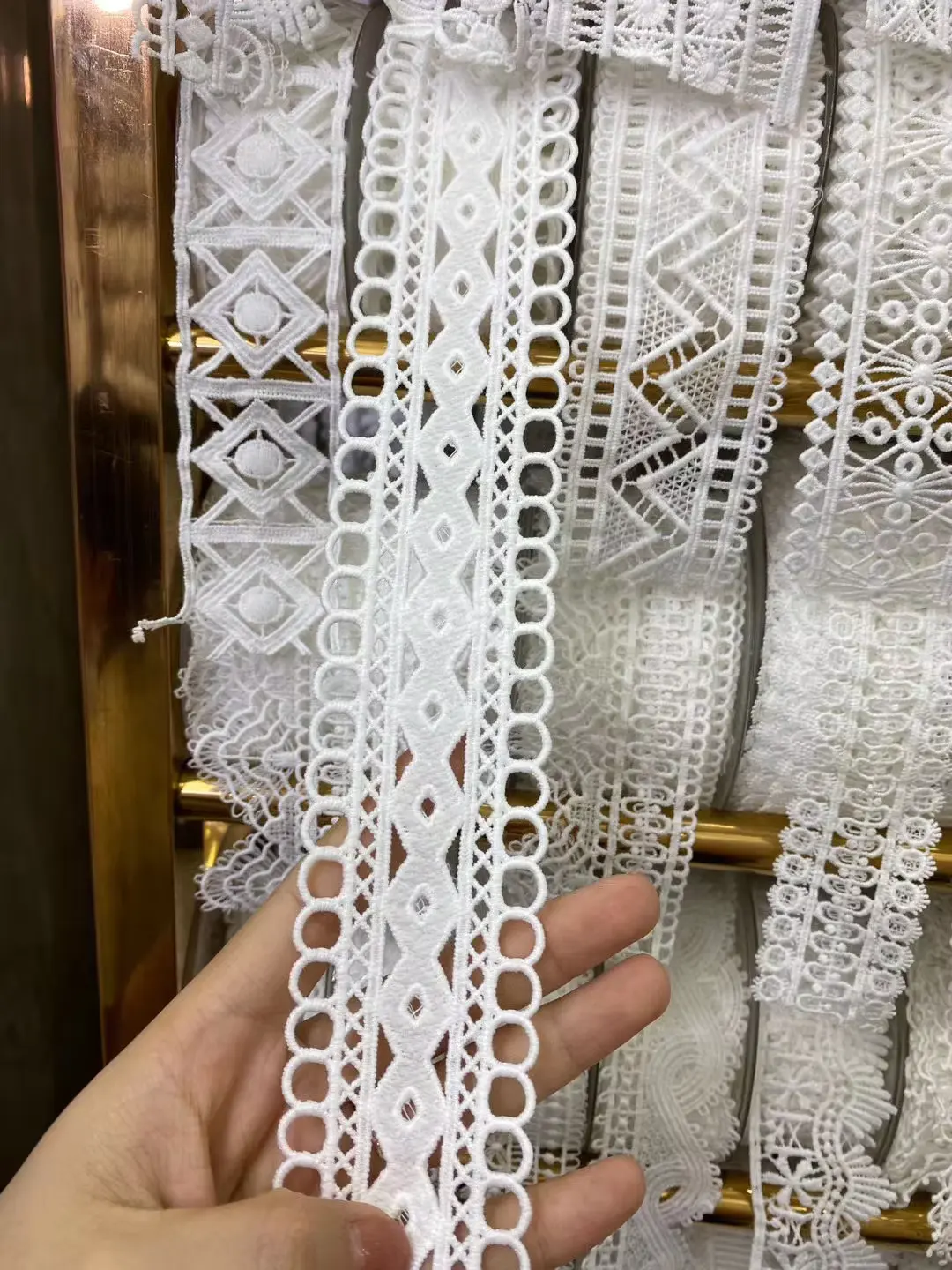 Customized White Milk Silk Embroidery Lace Vintage Chemical Lace For Wedding Dresses Shoes And Other Clothing Accessories